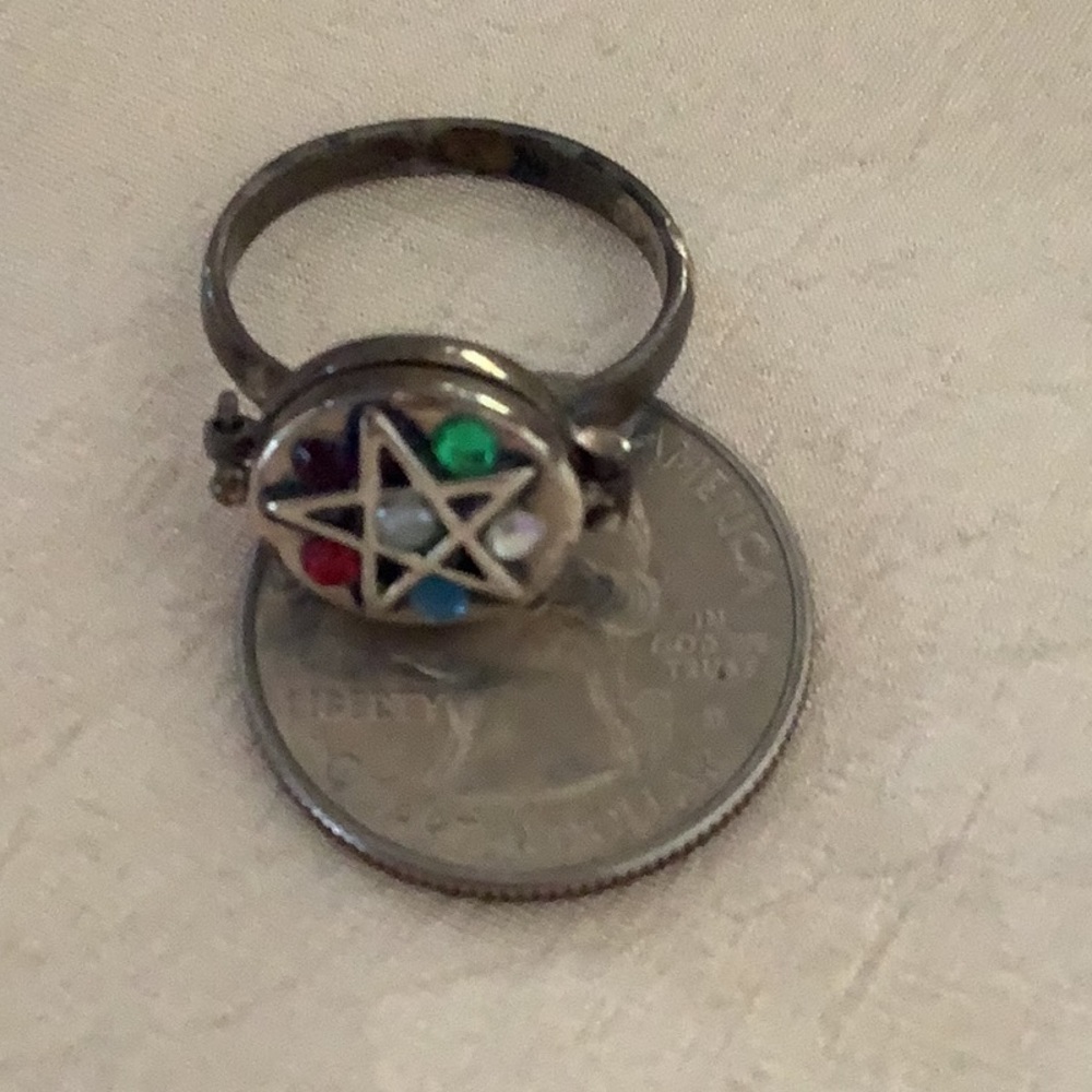 Poison ring size 8